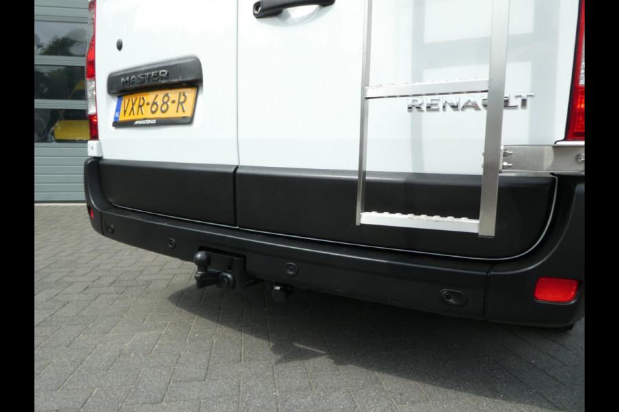 Renault Master T35 2.3 dCi 150pk, L2H2, Airco, Camera, Trekhaak, 3-Zits, PDC.