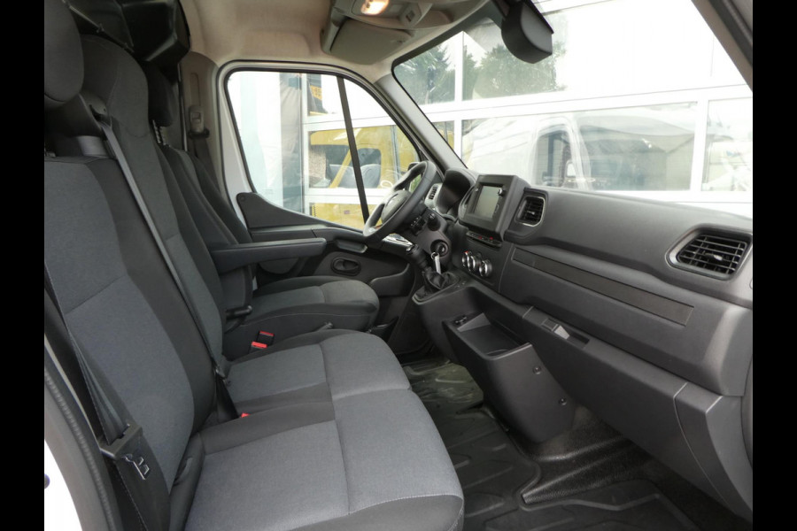 Renault Master T35 2.3 dCi 150pk, L2H2, Airco, Camera, Trekhaak, 3-Zits, PDC.