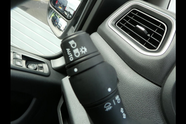 Renault Master T35 2.3 dCi 150pk, L2H2, Airco, Camera, Trekhaak, 3-Zits, PDC.
