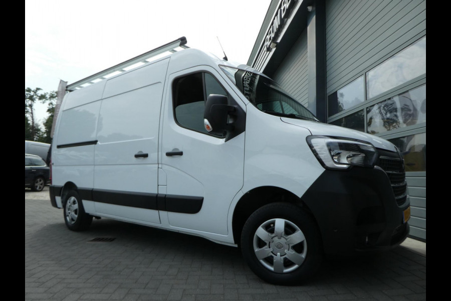 Renault Master T35 2.3 dCi 150pk, L2H2, Airco, Camera, Trekhaak, 3-Zits, PDC.