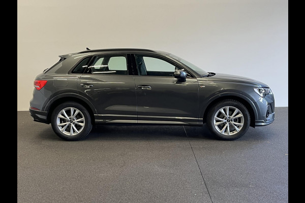 Audi Q3 35 TFSI S Line S-Tronic Aut. Panoramadak Climate control Adaptive Cruise Control Navi Full LED Trekhaak PDC VA+ Camera Carplay