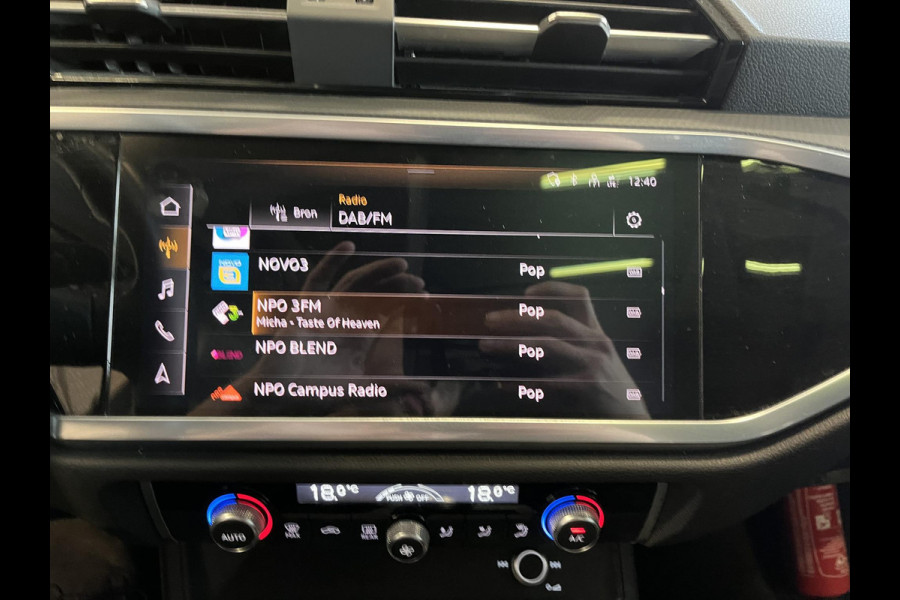 Audi Q3 35 TFSI S Line S-Tronic Aut. Panoramadak Climate control Adaptive Cruise Control Navi Full LED Trekhaak PDC VA+ Camera Carplay