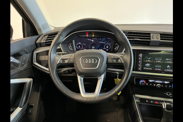Audi Q3 35 TFSI S Line S-Tronic Aut. Panoramadak Climate control Adaptive Cruise Control Navi Full LED Trekhaak PDC VA+ Camera Carplay