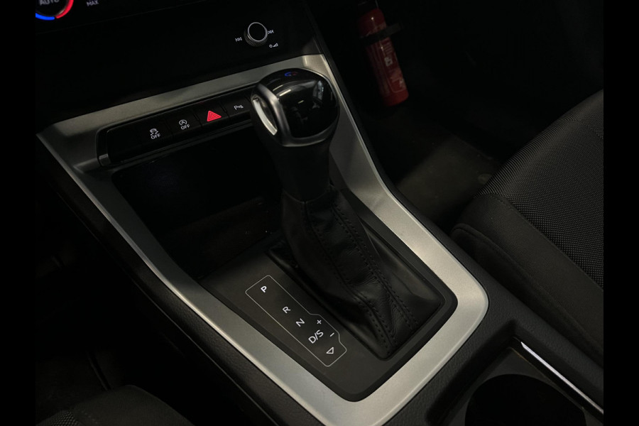 Audi Q3 35 TFSI S Line S-Tronic Aut. Panoramadak Climate control Adaptive Cruise Control Navi Full LED Trekhaak PDC VA+ Camera Carplay