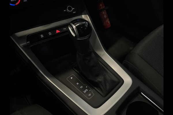 Audi Q3 35 TFSI S Line S-Tronic Aut. Panoramadak Climate control Adaptive Cruise Control Navi Full LED Trekhaak PDC VA+ Camera Carplay