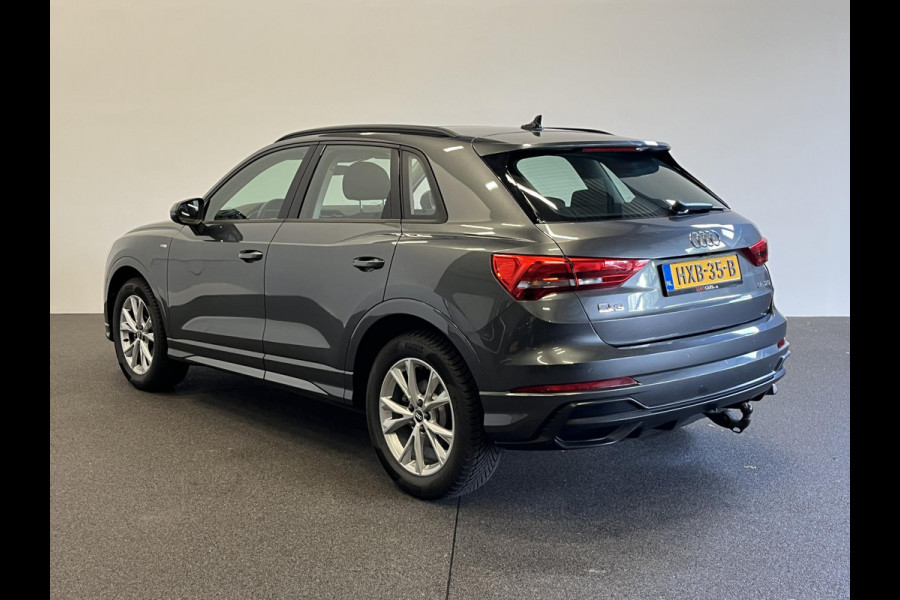 Audi Q3 35 TFSI S Line S-Tronic Aut. Panoramadak Climate control Adaptive Cruise Control Navi Full LED Trekhaak PDC VA+ Camera Carplay