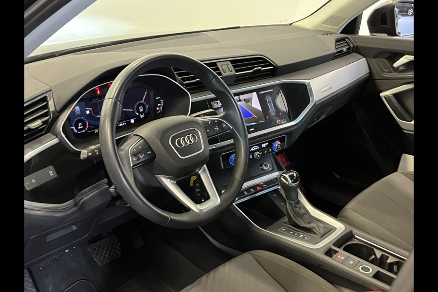 Audi Q3 35 TFSI S Line S-Tronic Aut. Panoramadak Climate control Adaptive Cruise Control Navi Full LED Trekhaak PDC VA+ Camera Carplay