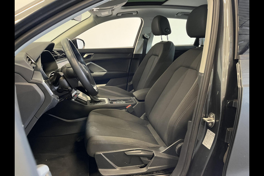 Audi Q3 35 TFSI S Line S-Tronic Aut. Panoramadak Climate control Adaptive Cruise Control Navi Full LED Trekhaak PDC VA+ Camera Carplay