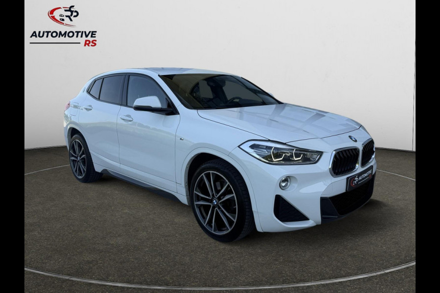BMW X2 SDrive18i High Executive |PDC V+A | LED|Cruise| Shadow-line | 19" M-Velgen | M-Alcantara Sportstoelen | Navi | Camera|