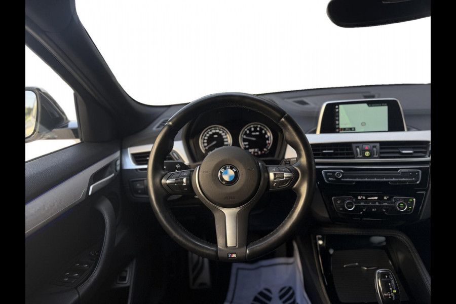BMW X2 SDrive18i High Executive |PDC V+A | LED|Cruise| Shadow-line | 19" M-Velgen | M-Alcantara Sportstoelen | Navi | Camera|