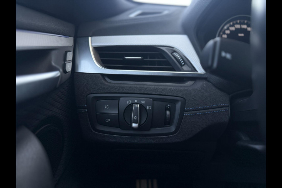 BMW X2 SDrive18i High Executive |PDC V+A | LED|Cruise| Shadow-line | 19" M-Velgen | M-Alcantara Sportstoelen | Navi | Camera|