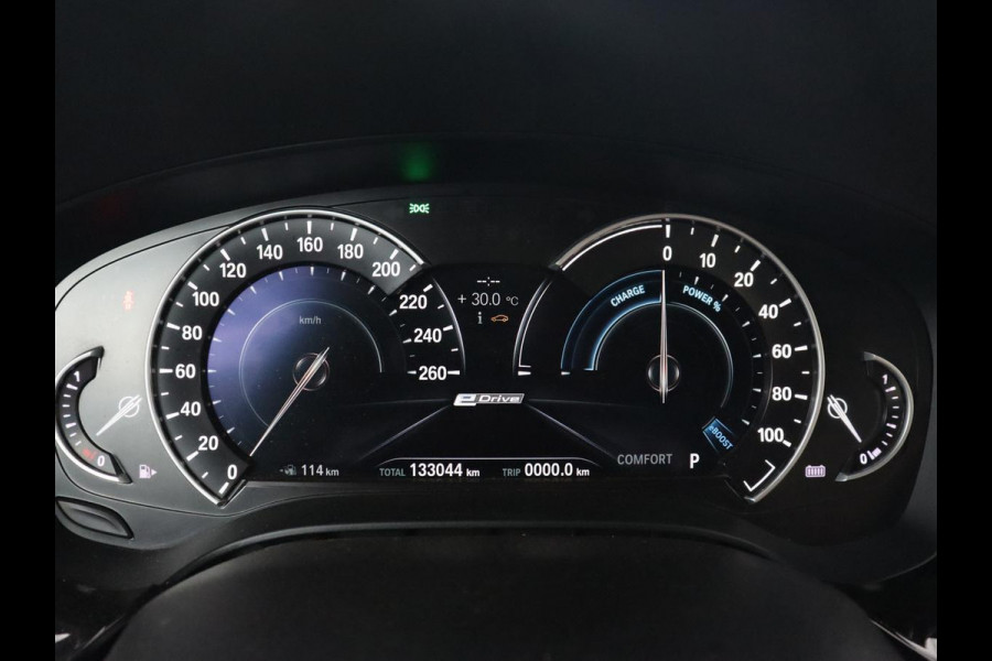 BMW 5 Serie 530e iPerformance | Leder | Stoelverwarming | Sfeerverlichting | Full LED | Navigatie | Parkeerhulp | Sportstoelen | Cruise control | PHEV | Plug In