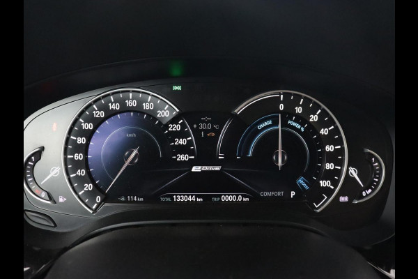 BMW 5 Serie 530e iPerformance | Leder | Stoelverwarming | Sfeerverlichting | Full LED | Navigatie | Parkeerhulp | Sportstoelen | Cruise control | PHEV | Plug In