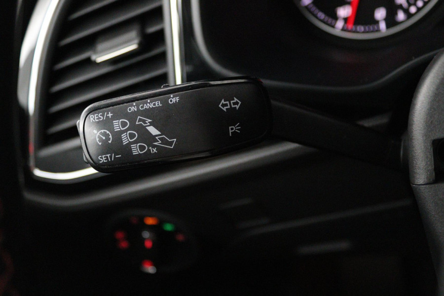 Seat León ST 1.4 EcoTSI FR Business Intense (SEAT SOUND, PARKEERSENSOREN, CRUISE CONTROL, CARPLAY NAVIGATIE, AUTOMAAT)