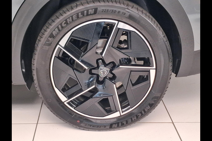 Peugeot e-408 Allure 58 kWh | Navigatie | Achteruitrijcamera | Stoel/Stuurverwarming | Keyless Entry | Apple Carplay/Android Auto |