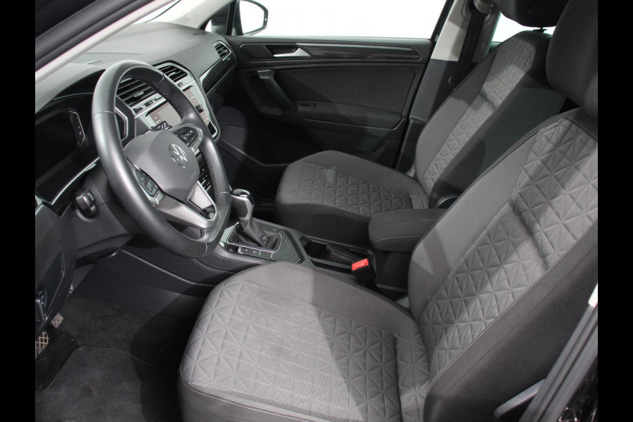 Volkswagen Tiguan 1.4 TSI 245pk PHEV Life AUT NAV Navigatie Apple Carplay/Android Auto Parkeersensoren Adaptive Cruise Control Elektrische achterklep Virtual Cockpit Climate Control Keyless Entry