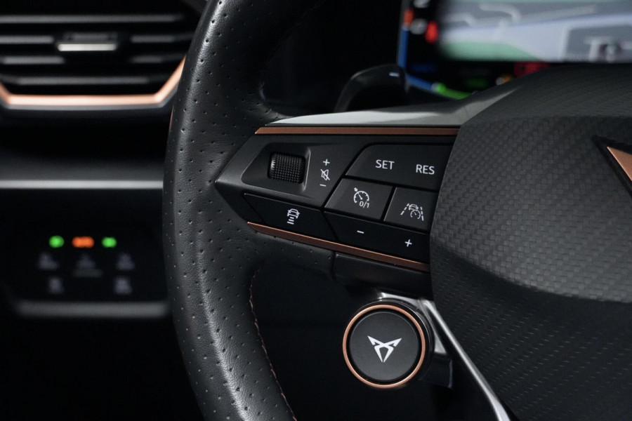 CUPRA Leon Sportstourer 1.4 e-Hybrid VZ Performance 245 PK | Pano-dak | CarPlay | Acc | Stoel + Stuurverwarming | Camera | Led | Pdc |