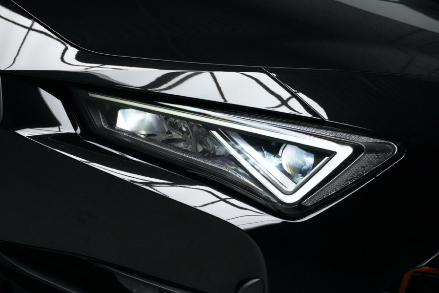CUPRA Leon Sportstourer 1.4 e-Hybrid VZ Performance 245 PK | Pano-dak | CarPlay | Acc | Stoel + Stuurverwarming | Camera | Led | Pdc |