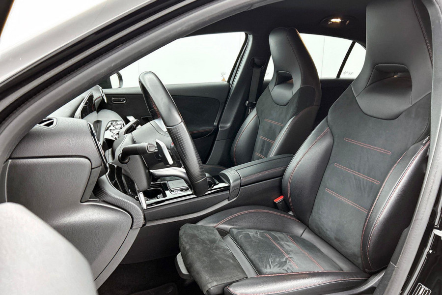 Mercedes-Benz A-Klasse 250 Premium Plus AMG-Line (Navi, Parkeersensoren V+A, StoelV, Cruise Con, Etc)