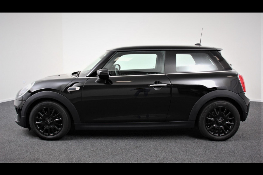 MINI Mini 1.5 One Automaat Blackyard | Parkeer sensoren | Airco | Verwarmbare voorstoelen | Lichtmetalen velgen 16" black
