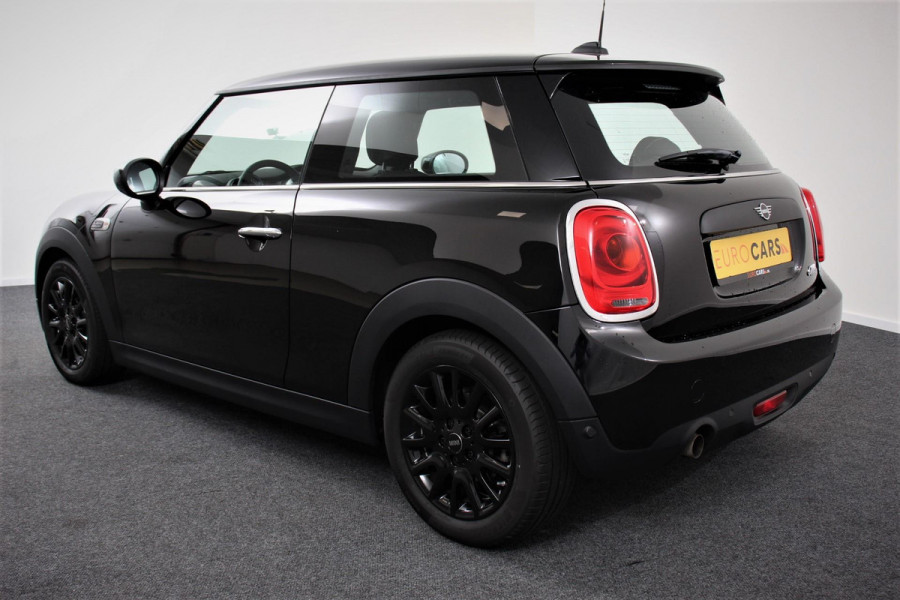MINI Mini 1.5 One Automaat Blackyard | Parkeer sensoren | Airco | Verwarmbare voorstoelen | Lichtmetalen velgen 16" black