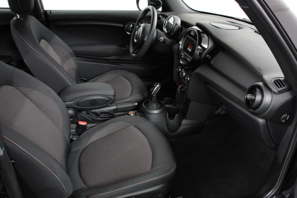 MINI Mini 1.5 One Automaat Blackyard | Parkeer sensoren | Airco | Verwarmbare voorstoelen | Lichtmetalen velgen 16" black