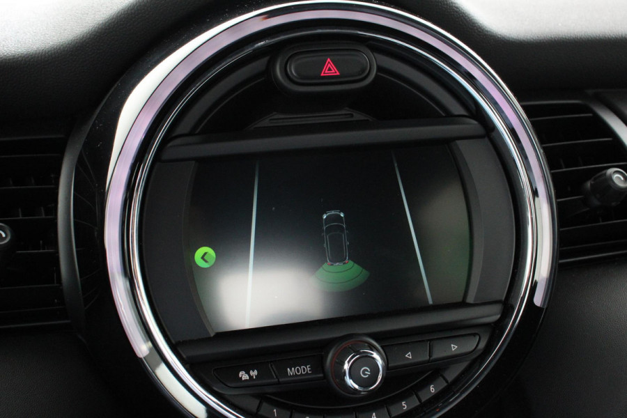 MINI Mini 1.5 One Automaat Blackyard | Parkeer sensoren | Airco | Verwarmbare voorstoelen | Lichtmetalen velgen 16" black