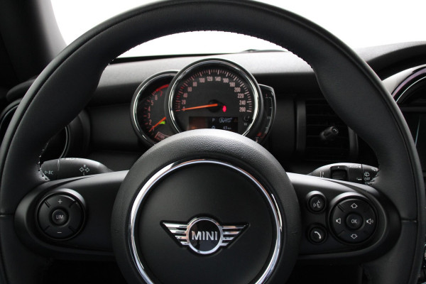 MINI Mini 1.5 One Automaat Blackyard | Parkeer sensoren | Airco | Verwarmbare voorstoelen | Lichtmetalen velgen 16" black