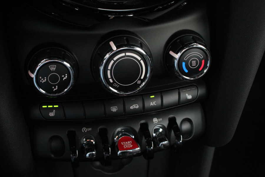 MINI Mini 1.5 One Automaat Blackyard | Parkeer sensoren | Airco | Verwarmbare voorstoelen | Lichtmetalen velgen 16" black