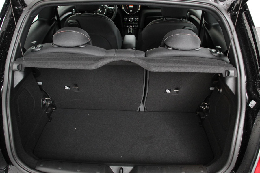 MINI Mini 1.5 One Automaat Blackyard | Parkeer sensoren | Airco | Verwarmbare voorstoelen | Lichtmetalen velgen 16" black