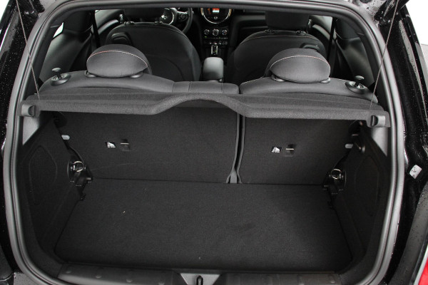 MINI Mini 1.5 One Automaat Blackyard | Parkeer sensoren | Airco | Verwarmbare voorstoelen | Lichtmetalen velgen 16" black
