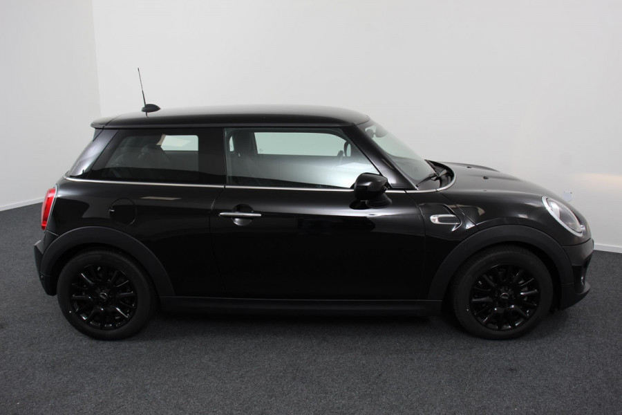 MINI Mini 1.5 One Automaat Blackyard | Parkeer sensoren | Airco | Verwarmbare voorstoelen | Lichtmetalen velgen 16" black