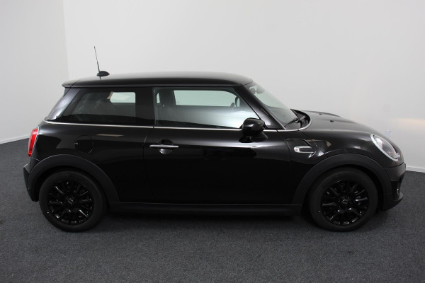 MINI Mini 1.5 One Automaat Blackyard | Parkeer sensoren | Airco | Verwarmbare voorstoelen | Lichtmetalen velgen 16" black