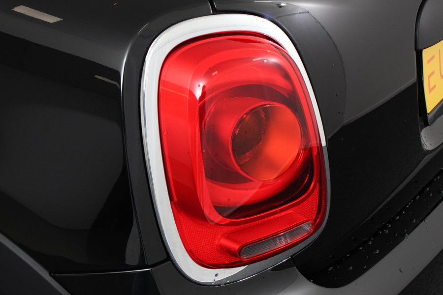 MINI Mini 1.5 One Automaat Blackyard | Parkeer sensoren | Airco | Verwarmbare voorstoelen | Lichtmetalen velgen 16" black