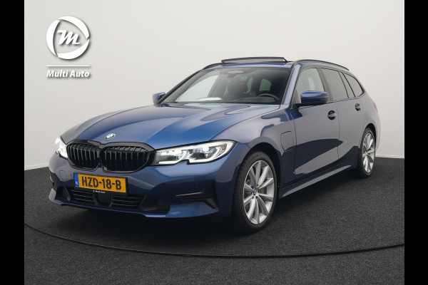 BMW 3 Serie Touring 330e Plug In Hybrid 293pk Dealer O.H PHEV | Trekhaak Af Fabriek | Panodak | Laser LED | Head Up | 360 Camera | Adaptive Cruise | Keyless | Carplay | Lederen Sportstoelen Memory & Verwarmd | Sfeerverlichting | Navigatie |