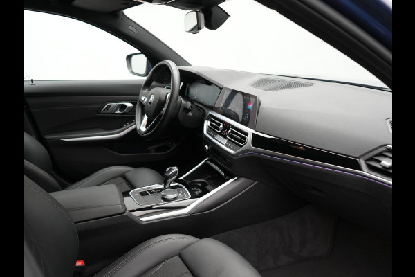 BMW 3 Serie Touring 330e Plug In Hybrid 293pk Dealer O.H PHEV | Trekhaak Af Fabriek | Panodak | Laser LED | Head Up | 360 Camera | Adaptive Cruise | Keyless | Carplay | Lederen Sportstoelen Memory & Verwarmd | Sfeerverlichting | Navigatie |