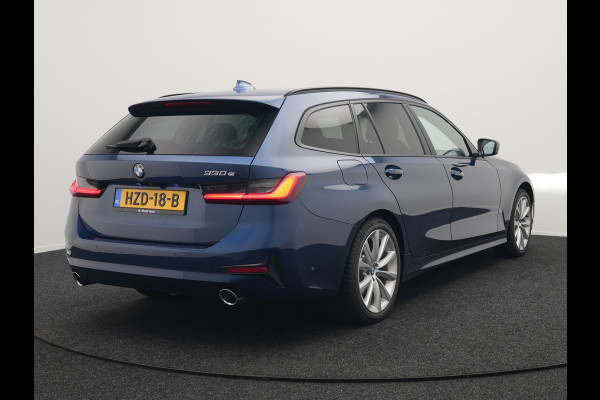 BMW 3 Serie Touring 330e Plug In Hybrid 293pk Dealer O.H PHEV | Trekhaak Af Fabriek | Panodak | Laser LED | Head Up | 360 Camera | Adaptive Cruise | Keyless | Carplay | Lederen Sportstoelen Memory & Verwarmd | Sfeerverlichting | Navigatie |