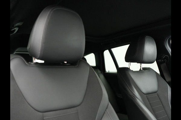 BMW 3 Serie Touring 330e Plug In Hybrid 293pk Dealer O.H PHEV | Trekhaak Af Fabriek | Panodak | Laser LED | Head Up | 360 Camera | Adaptive Cruise | Keyless | Carplay | Lederen Sportstoelen Memory & Verwarmd | Sfeerverlichting | Navigatie |
