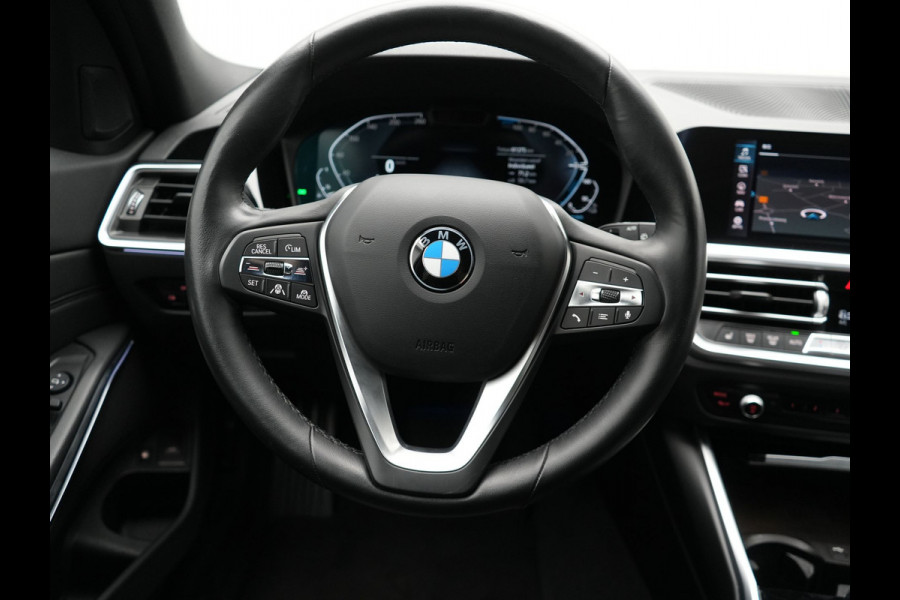 BMW 3 Serie Touring 330e Plug In Hybrid 293pk Dealer O.H PHEV | Trekhaak Af Fabriek | Panodak | Laser LED | Head Up | 360 Camera | Adaptive Cruise | Keyless | Carplay | Lederen Sportstoelen Memory & Verwarmd | Sfeerverlichting | Navigatie |