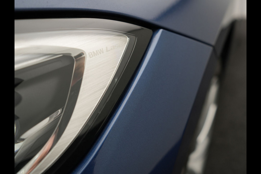 BMW 3 Serie Touring 330e Plug In Hybrid 293pk Dealer O.H PHEV | Trekhaak Af Fabriek | Panodak | Laser LED | Head Up | 360 Camera | Adaptive Cruise | Keyless | Carplay | Lederen Sportstoelen Memory & Verwarmd | Sfeerverlichting | Navigatie |