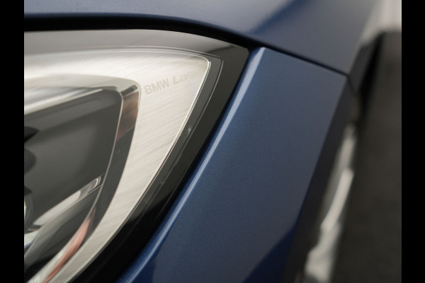 BMW 3 Serie Touring 330e Plug In Hybrid 293pk Dealer O.H PHEV | Trekhaak Af Fabriek | Panodak | Laser LED | Head Up | 360 Camera | Adaptive Cruise | Keyless | Carplay | Lederen Sportstoelen Memory & Verwarmd | Sfeerverlichting | Navigatie |