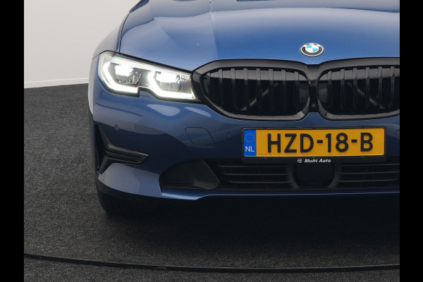BMW 3 Serie Touring 330e Plug In Hybrid 293pk Dealer O.H PHEV | Trekhaak Af Fabriek | Panodak | Laser LED | Head Up | 360 Camera | Adaptive Cruise | Keyless | Carplay | Lederen Sportstoelen Memory & Verwarmd | Sfeerverlichting | Navigatie |