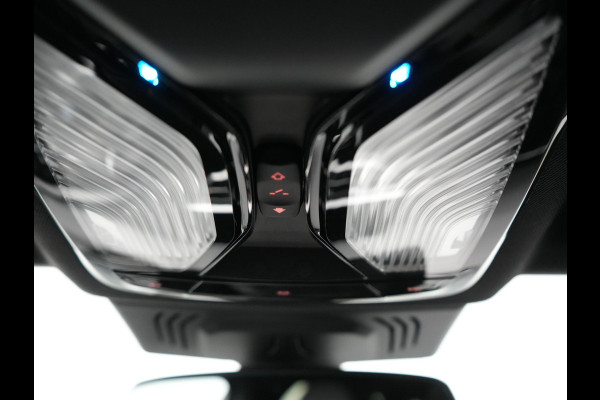 BMW 3 Serie Touring 330e Plug In Hybrid 293pk Dealer O.H PHEV | Trekhaak Af Fabriek | Panodak | Laser LED | Head Up | 360 Camera | Adaptive Cruise | Keyless | Carplay | Lederen Sportstoelen Memory & Verwarmd | Sfeerverlichting | Navigatie |