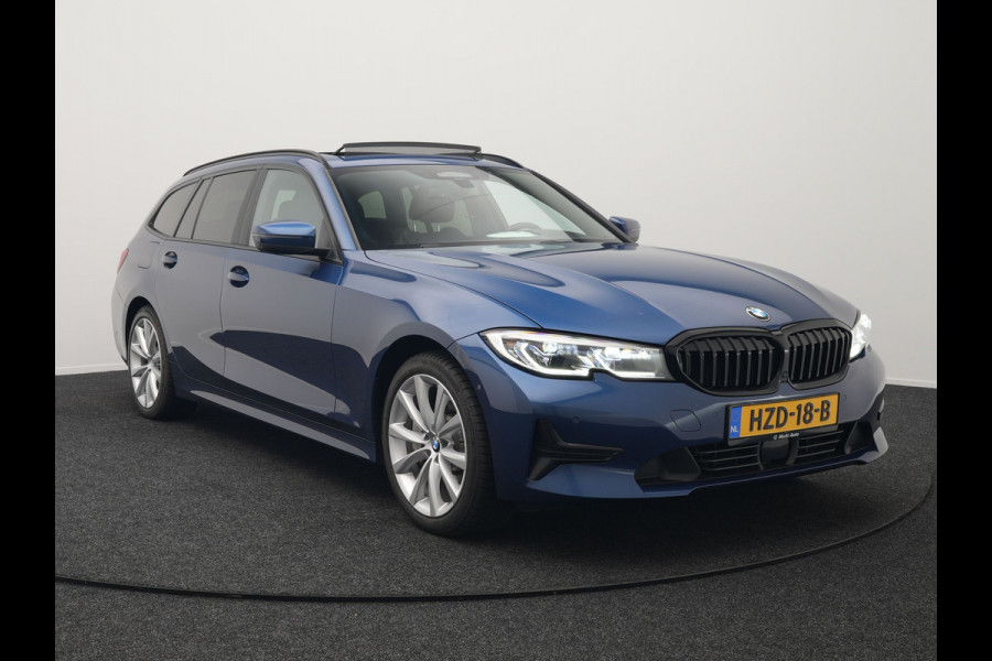 BMW 3 Serie Touring 330e Plug In Hybrid 293pk Dealer O.H PHEV | Trekhaak Af Fabriek | Panodak | Laser LED | Head Up | 360 Camera | Adaptive Cruise | Keyless | Carplay | Lederen Sportstoelen Memory & Verwarmd | Sfeerverlichting | Navigatie |