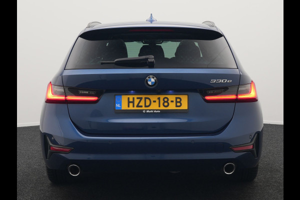 BMW 3 Serie Touring 330e Plug In Hybrid 293pk Dealer O.H PHEV | Trekhaak Af Fabriek | Panodak | Laser LED | Head Up | 360 Camera | Adaptive Cruise | Keyless | Carplay | Lederen Sportstoelen Memory & Verwarmd | Sfeerverlichting | Navigatie |