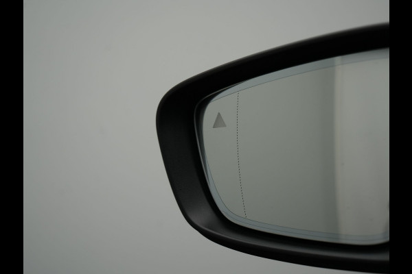 BMW 3 Serie Touring 330e Plug In Hybrid 293pk Dealer O.H PHEV | Trekhaak Af Fabriek | Panodak | Laser LED | Head Up | 360 Camera | Adaptive Cruise | Keyless | Carplay | Lederen Sportstoelen Memory & Verwarmd | Sfeerverlichting | Navigatie |