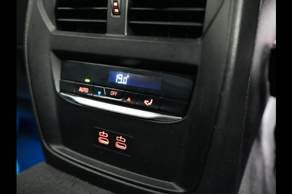 BMW 3 Serie Touring 330e Plug In Hybrid 293pk Dealer O.H PHEV | Trekhaak Af Fabriek | Panodak | Laser LED | Head Up | 360 Camera | Adaptive Cruise | Keyless | Carplay | Lederen Sportstoelen Memory & Verwarmd | Sfeerverlichting | Navigatie |