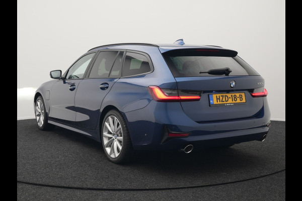BMW 3 Serie Touring 330e Plug In Hybrid 293pk Dealer O.H PHEV | Trekhaak Af Fabriek | Panodak | Laser LED | Head Up | 360 Camera | Adaptive Cruise | Keyless | Carplay | Lederen Sportstoelen Memory & Verwarmd | Sfeerverlichting | Navigatie |