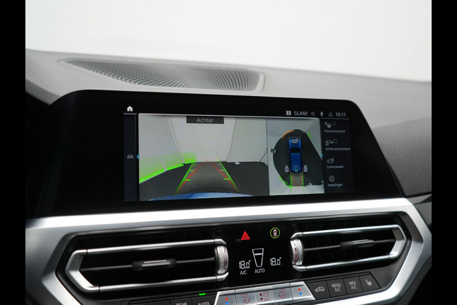 BMW 3 Serie Touring 330e Plug In Hybrid 293pk Dealer O.H PHEV | Trekhaak Af Fabriek | Panodak | Laser LED | Head Up | 360 Camera | Adaptive Cruise | Keyless | Carplay | Lederen Sportstoelen Memory & Verwarmd | Sfeerverlichting | Navigatie |
