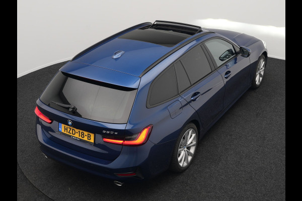 BMW 3 Serie Touring 330e Plug In Hybrid 293pk Dealer O.H PHEV | Trekhaak Af Fabriek | Panodak | Laser LED | Head Up | 360 Camera | Adaptive Cruise | Keyless | Carplay | Lederen Sportstoelen Memory & Verwarmd | Sfeerverlichting | Navigatie |